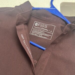 FIGS espresso small woman’s Rafaela top no flaws